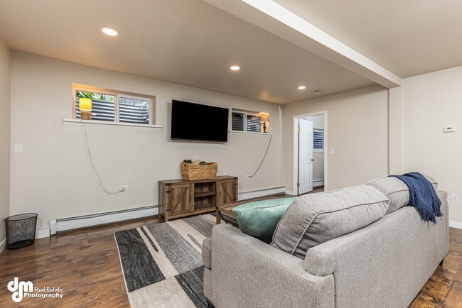 Building Photo - 684 Cedar St