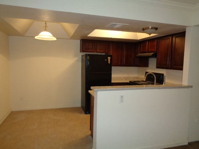 Building Photo - Spacious 2 bedroom condo in north Phoenix!...
