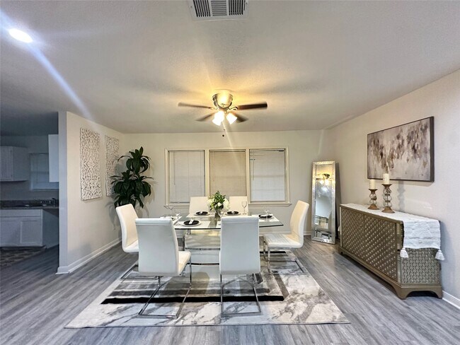 Foto del edificio - 5346 Windswept Ln