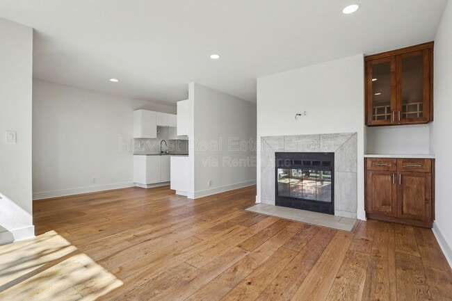 Building Photo - 198 Lakeshore Ct