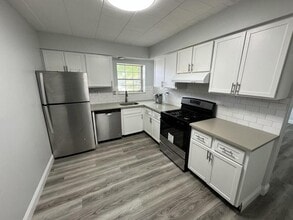 Building Photo - 906 Erdner Ave