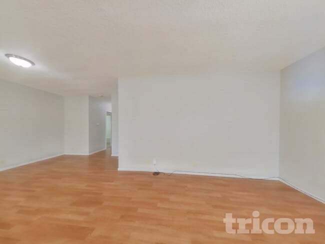 Building Photo - 573 Laurel St