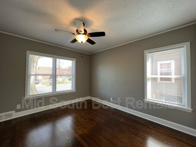 Building Photo - 1075 Maury St