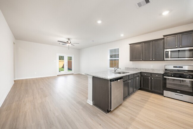 Building Photo - 15450 Maple Ter Dr