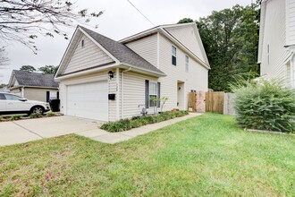 Building Photo - 320 Garcia Dr