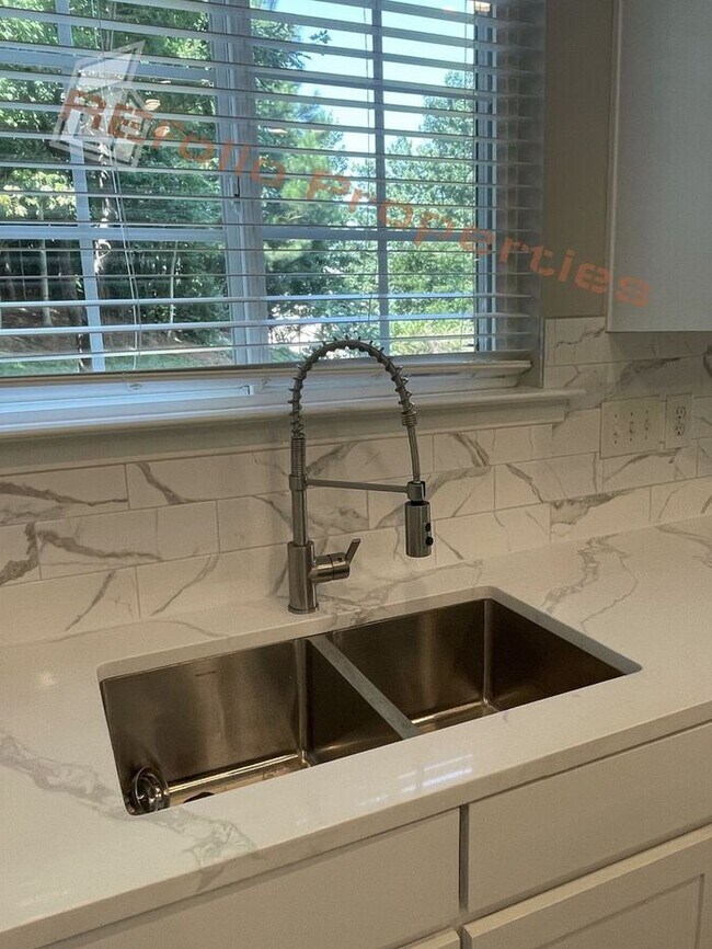 Building Photo - 1128 Brookhill Way