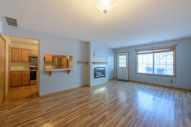 Foto del edificio - 2BD / 2BA Coon Rapids townhome. Completely renovated!!! Dont miss out!
