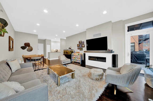 Foto del edificio - 550 W Fulton St