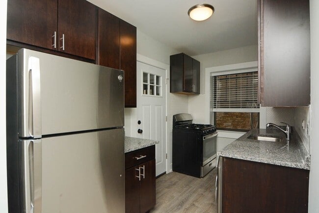 Building Photo - 1131 Maple Ave