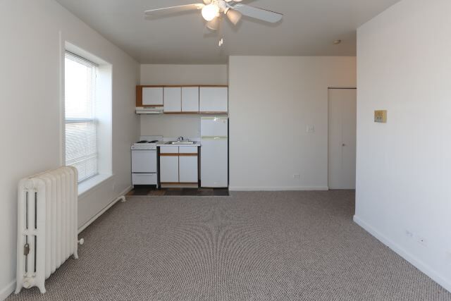 Foto del edificio - 3957 W Irving Park Rd