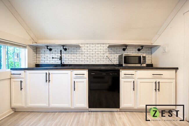 Foto del edificio - 20830 Westview Ave