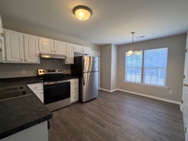 Foto del edificio - Like New Burlington 3 Bedroom, 2 bath w/garage - Won't Last!