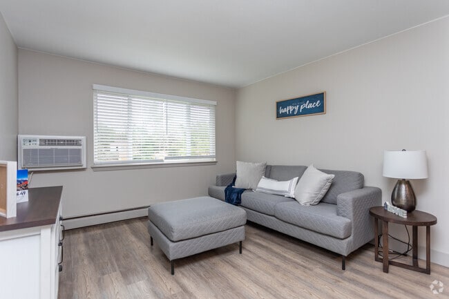 2BR, 1BA - 720 SF - North 49 Apartments