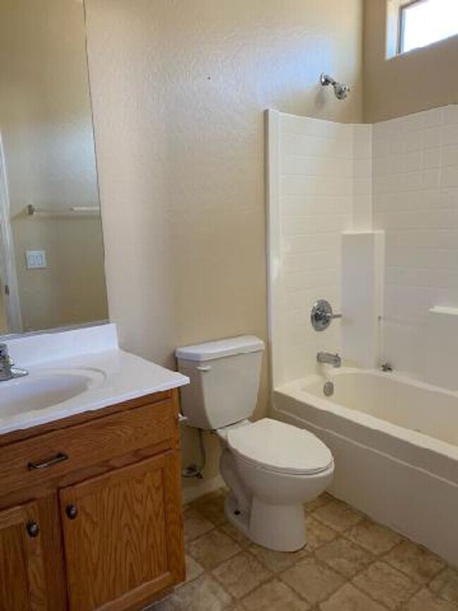 Foto del edificio - 2 Story Amazing  4  bedroom 2 living room ...