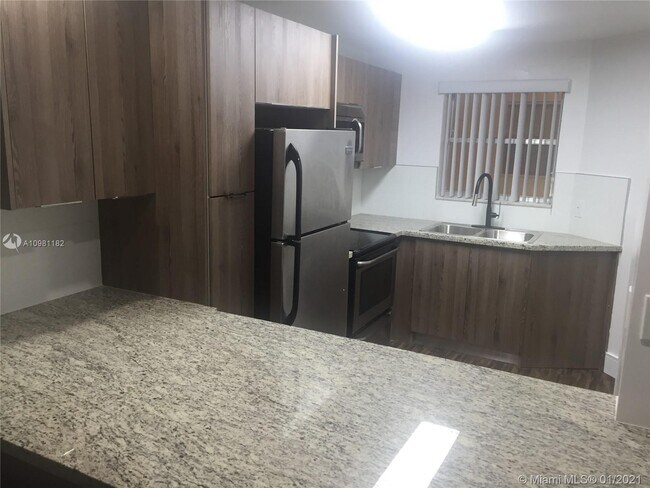 Foto del edificio - 1750 W 46th St