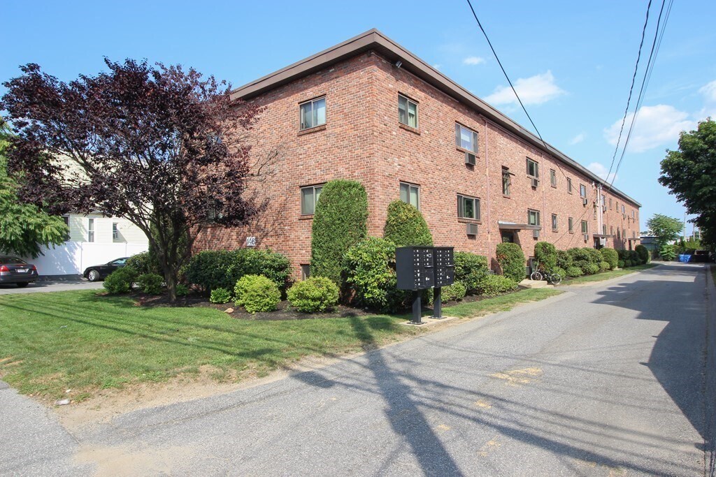 146 Willow St Unit 2, Waltham, MA 02453 Room for Rent in Waltham, MA