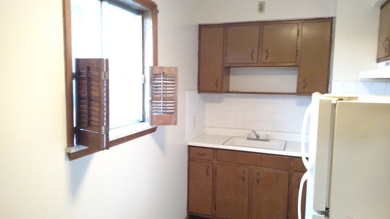 Primary Photo - 1208 Tower BlVD