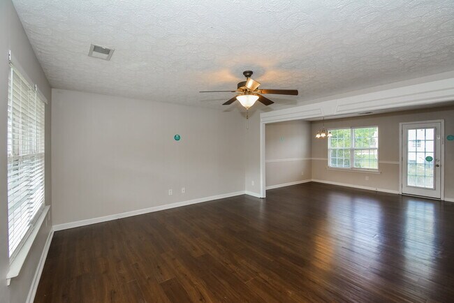 Building Photo - 605 Homey Ct
