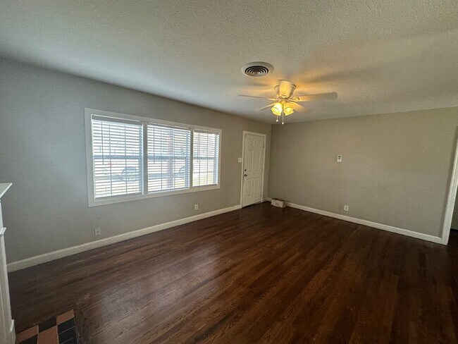 Building Photo - Tech Terrace Pre-lease!!