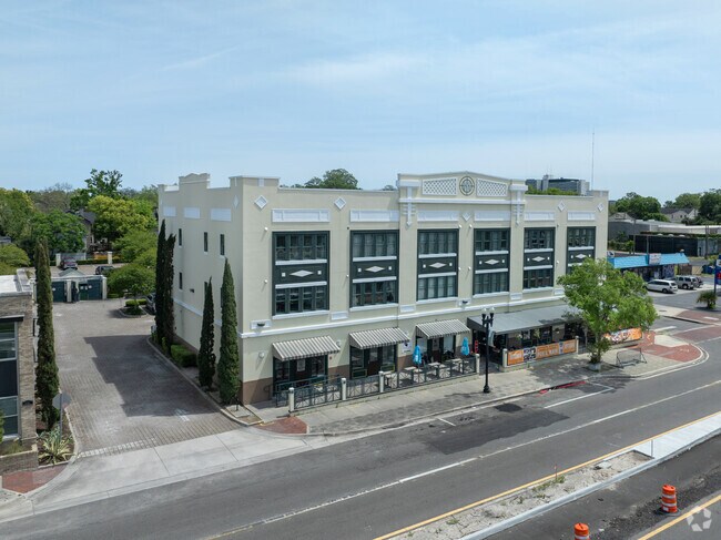 Edificio - 3rd & Main
