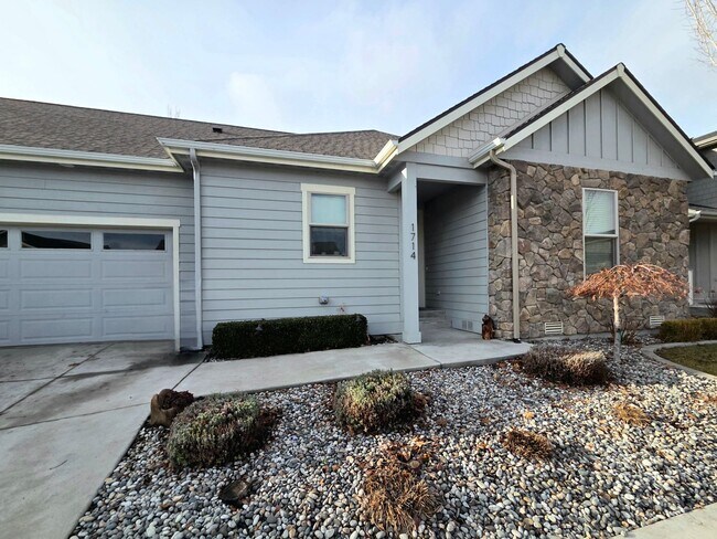Foto del edificio - 1712/1714 Danny Boy Ln. Duplex