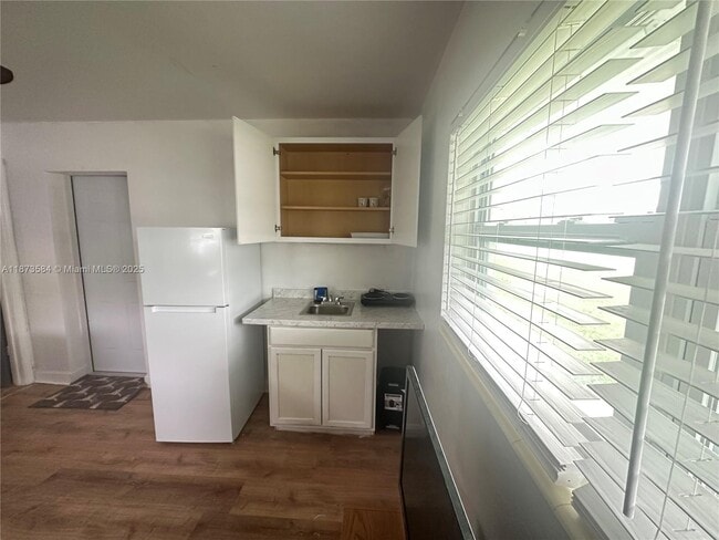 Foto del edificio - 6501 Scott St