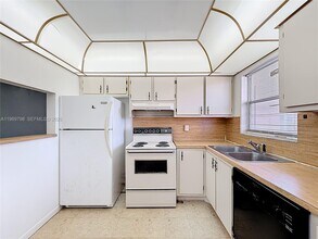 Building Photo - 6750 Royal Palm Blvd