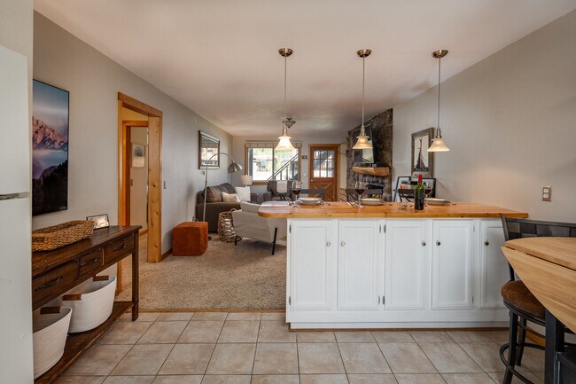 Building Photo - 225 Hi Country Dr