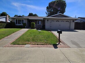 Building Photo - 3421 Serpentine Dr