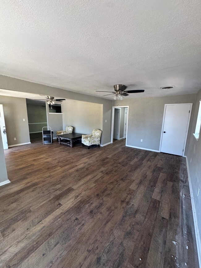 Building Photo - 1802 Dayton Dr