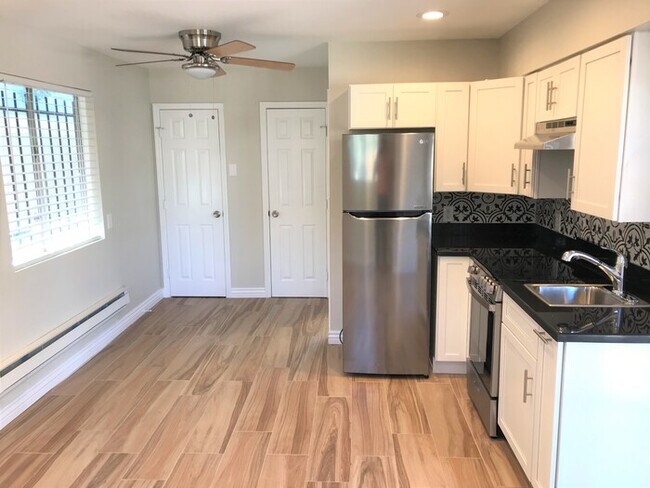 Building Photo - 336 W Culver St