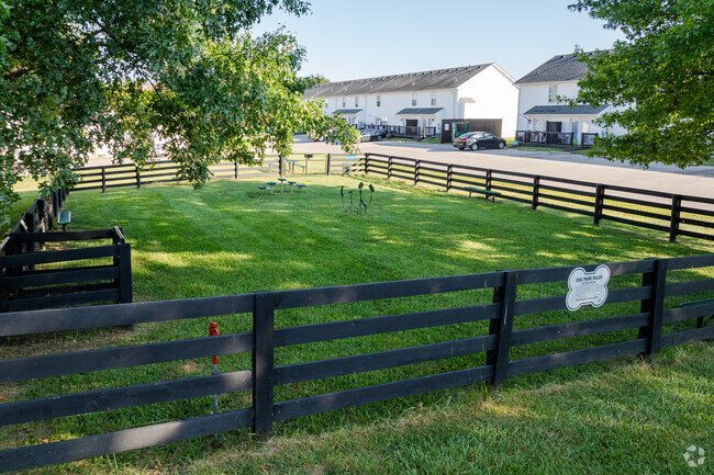 Willow Oaks - Dog Park - Willow Oaks Apartments