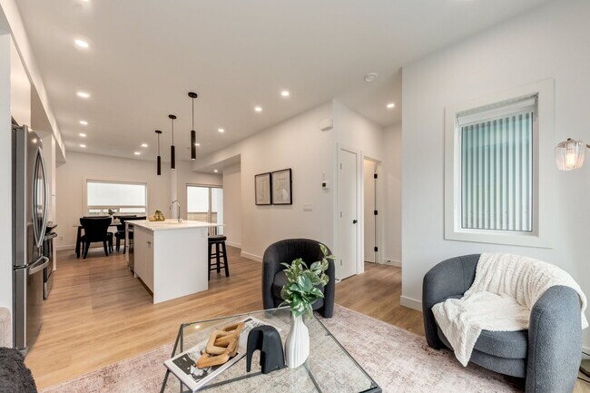 Building Photo - Move-In Special! Modern 1-Bedroom Suite in Highland Park | Pet Friendly