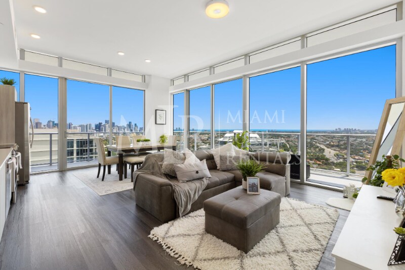 Foto principal - 1610 NW N River Dr