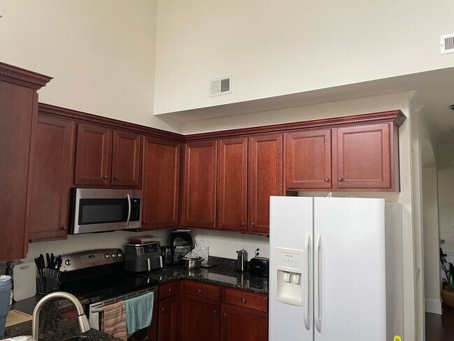 Foto del edificio - End Unit Townhome For Rent in Berewick Vil...