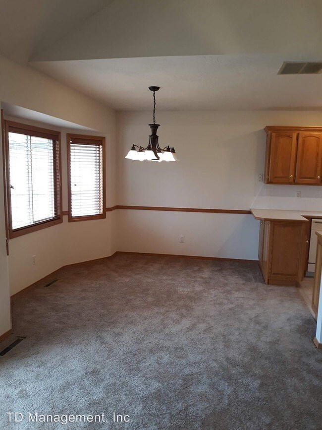 Building Photo - 3 br, 2 bath House - 905 W Woodland