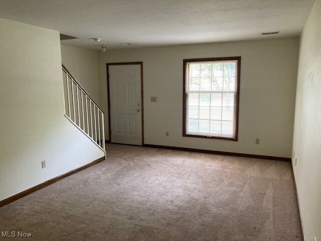 Foto del edificio - 723 Lakeview Dr