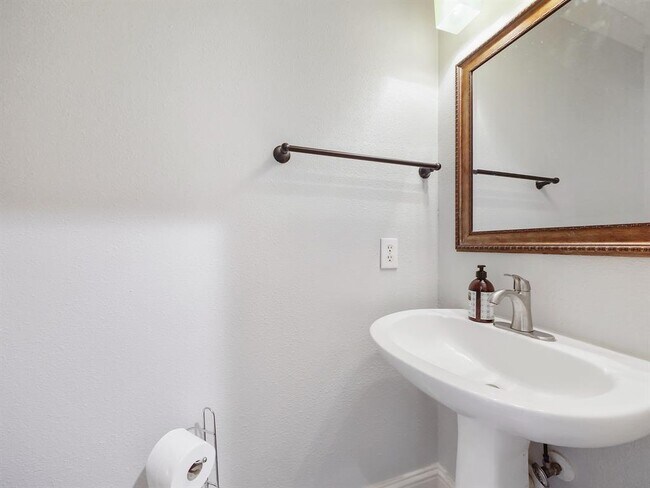 Building Photo - 22422 Water Edge Ln