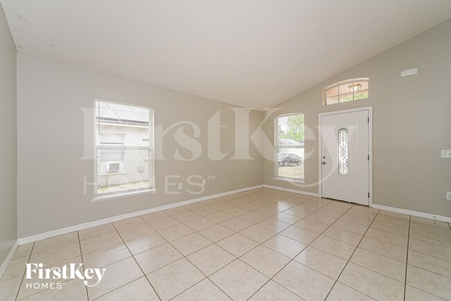 Building Photo - 440 Breezeway Dr