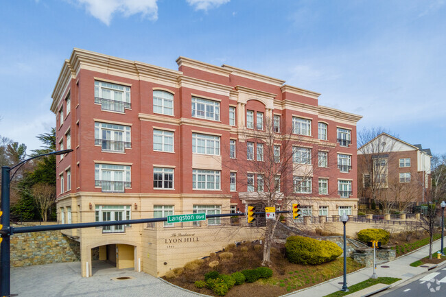 Building Photo - Residences at Lyon Hill