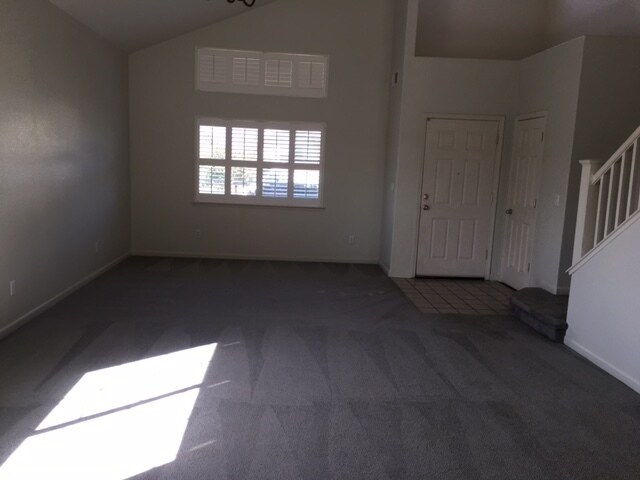 Building Photo - Spacious 4 bedroom 3 bath home in Soledad