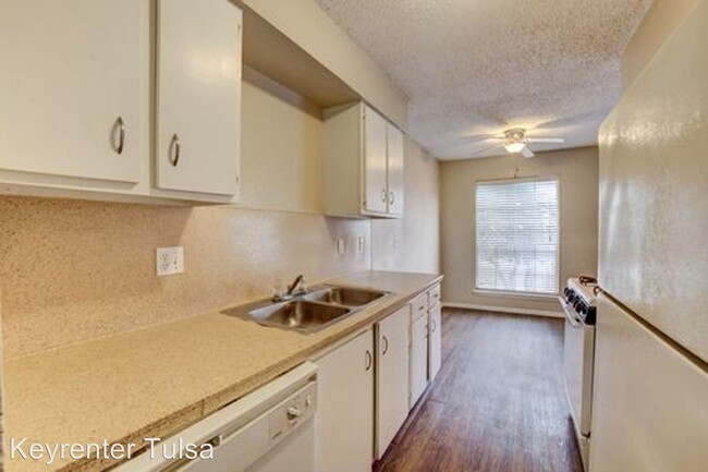 Building Photo - 3 br, 2 bath Apartment - 6805 S. Lewis Ave.