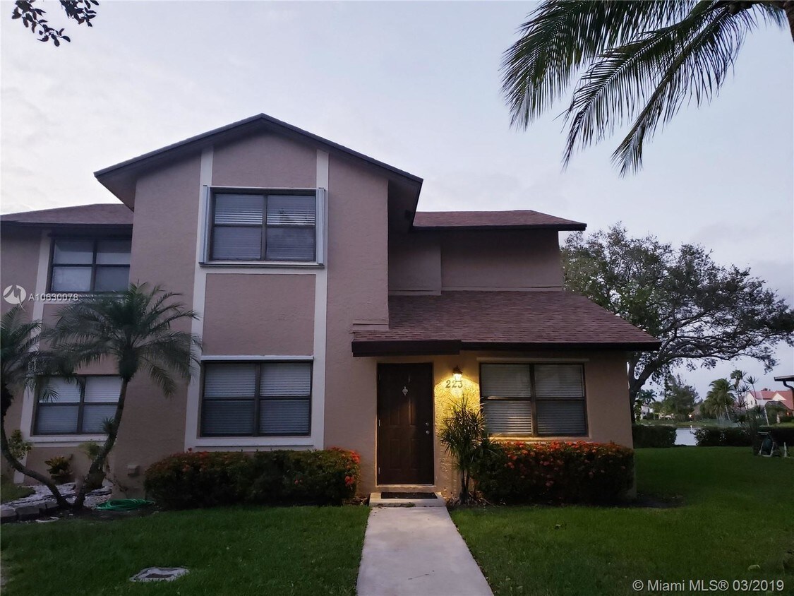 223 Lakeside Cir, Sunrise, FL 33326 Townhome Rentals in Sunrise FL