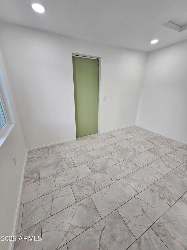 Foto del edificio - 8375 W Madison St