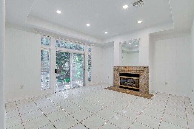 Building Photo - 10004 Reseda Blvd