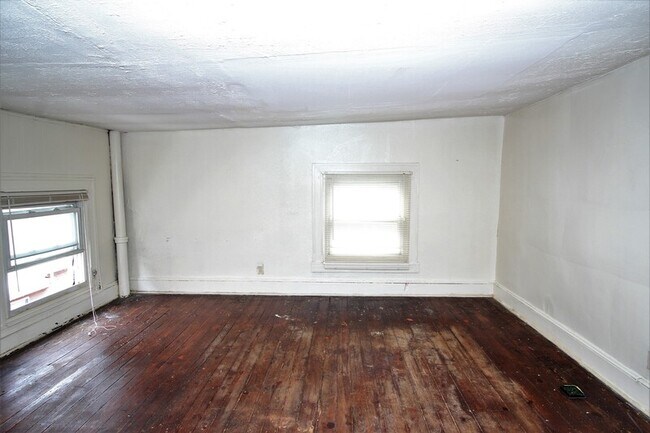 Building Photo - 710 St Paul St