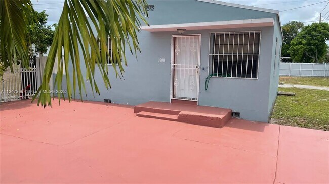 Foto del edificio - 1000 Opa-locka Blvd