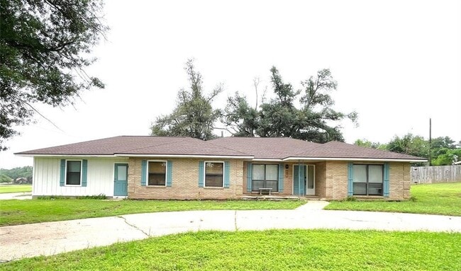 Building Photo - Executive Home / Rockdale, TX / Milam Coun...