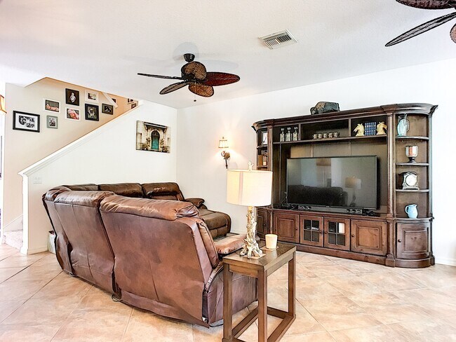Foto del edificio - Gorgeous 4-Bedroom, 3-Bathroom Town Home w...