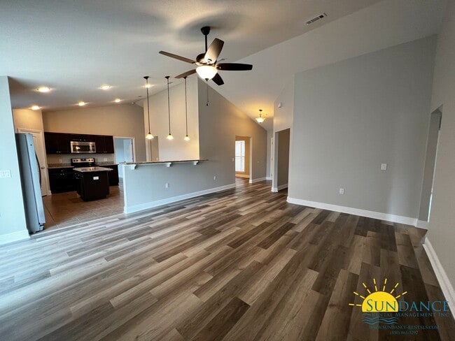Building Photo - Beautiful 4 Bedroom Home in Crestview